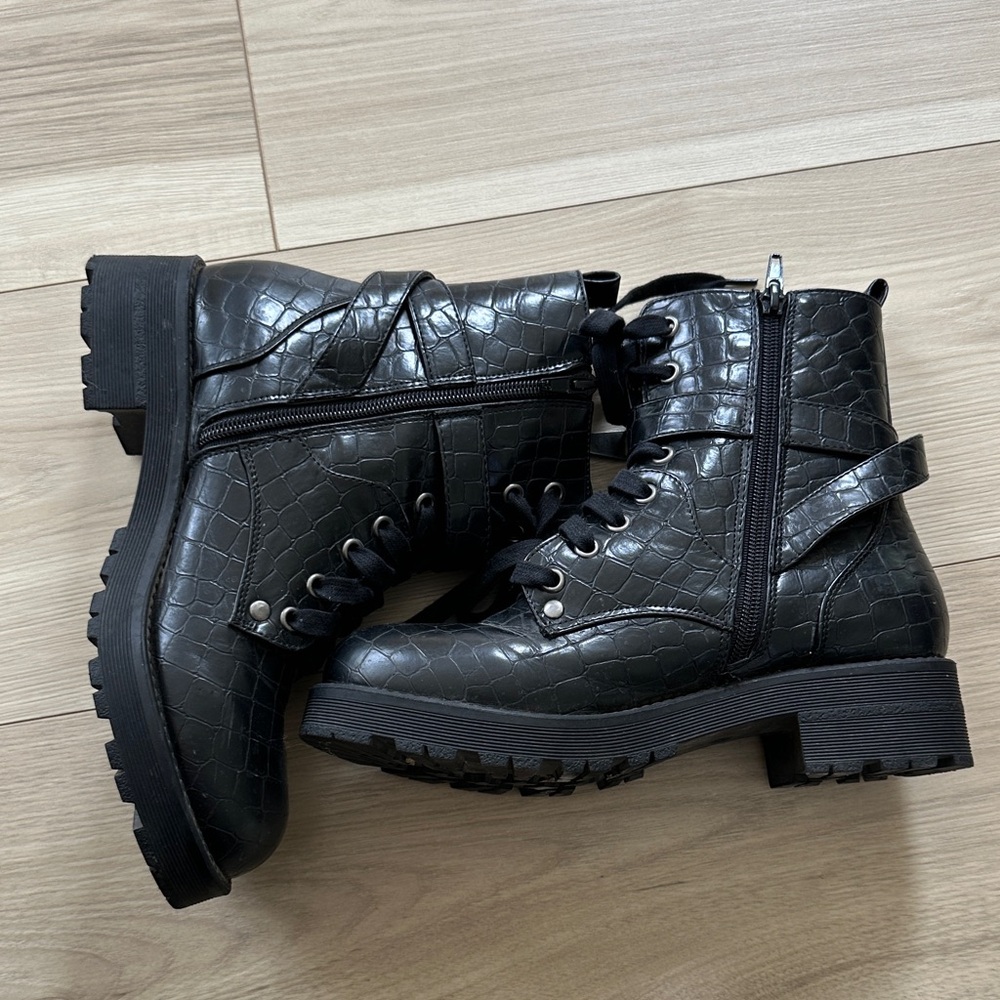 Black Croc-Embossed Women's Boots - Picture 3 of 7